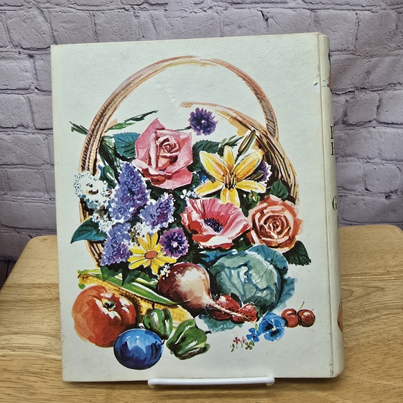 Better Homes and Gardens New Garden Book - Picture 2 of 5